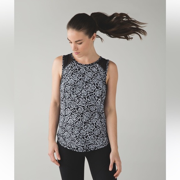 Lululemon Sculpt Posey Black and White Roses Tank size 6 - Picture 2 of 9